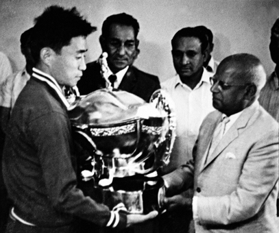 pak seung jin with DCM cup 72