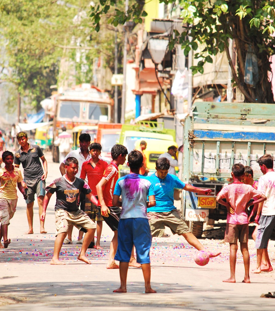 Kolkata Derby Article - children playing - Somak Sarkar